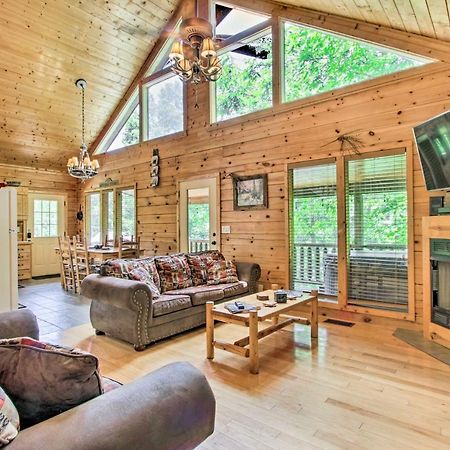 Cabin With Hot Tub And Deck About 12 Mi To Pigeon Forge! Sevierville Exteriör bild