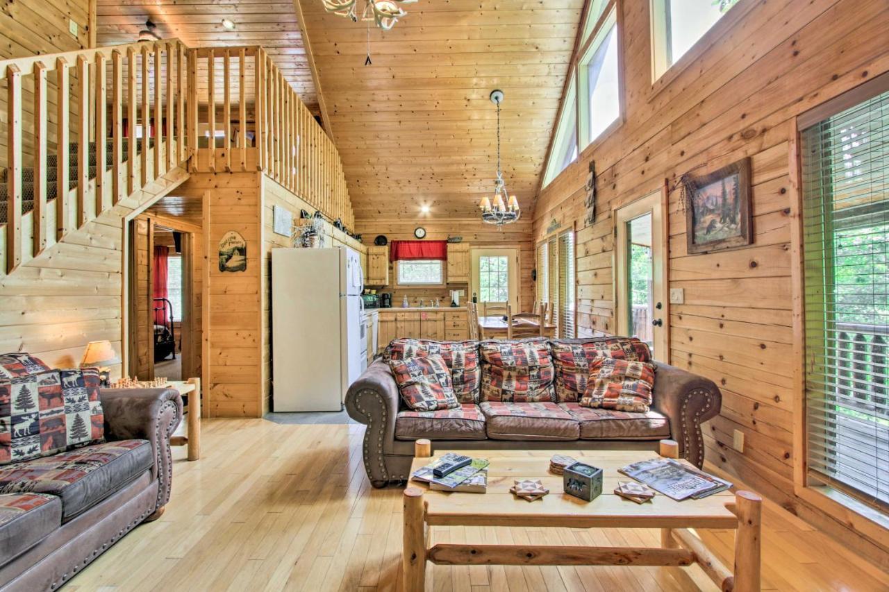 Cabin With Hot Tub And Deck About 12 Mi To Pigeon Forge! Sevierville Exteriör bild