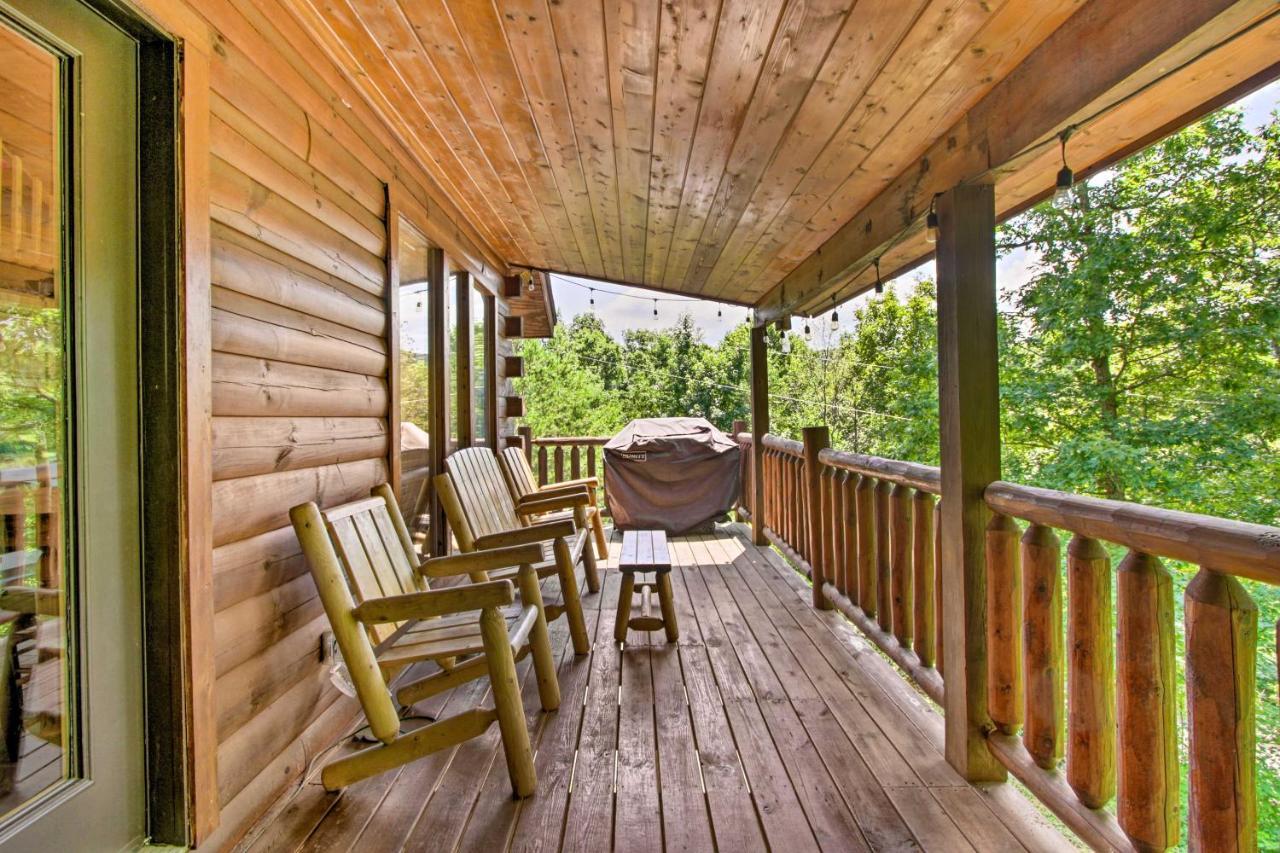 Cabin With Hot Tub And Deck About 12 Mi To Pigeon Forge! Sevierville Exteriör bild