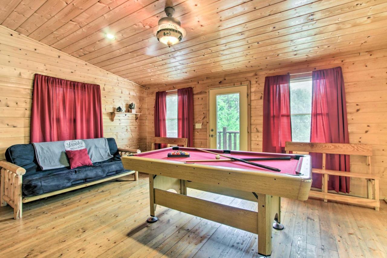 Cabin With Hot Tub And Deck About 12 Mi To Pigeon Forge! Sevierville Exteriör bild