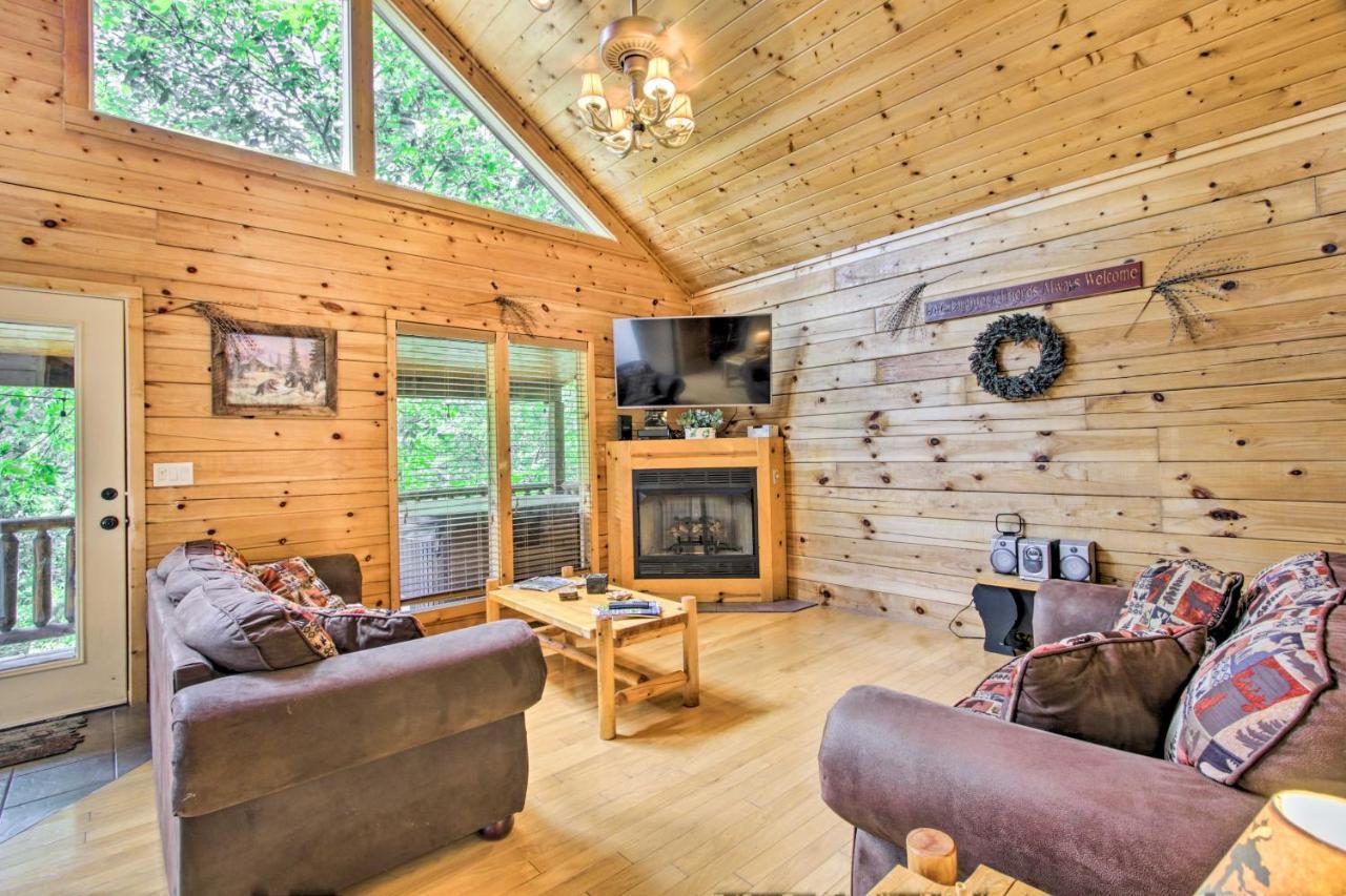 Cabin With Hot Tub And Deck About 12 Mi To Pigeon Forge! Sevierville Exteriör bild