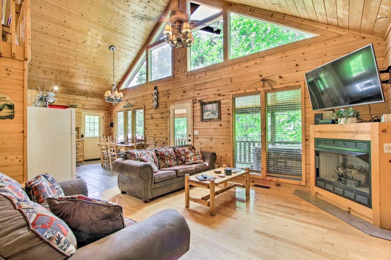 Cabin With Hot Tub And Deck About 12 Mi To Pigeon Forge! Sevierville Exteriör bild