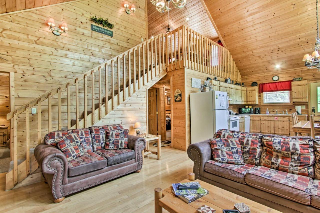 Cabin With Hot Tub And Deck About 12 Mi To Pigeon Forge! Sevierville Exteriör bild