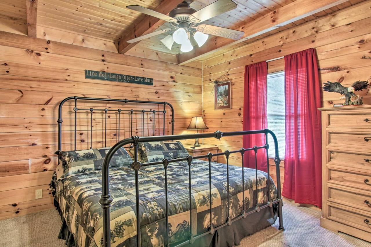 Cabin With Hot Tub And Deck About 12 Mi To Pigeon Forge! Sevierville Exteriör bild