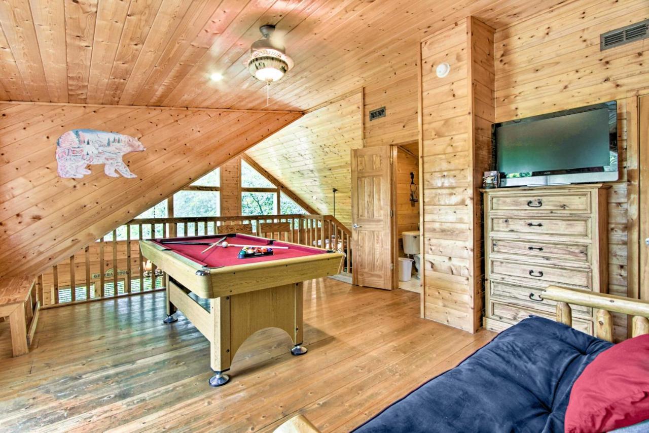 Cabin With Hot Tub And Deck About 12 Mi To Pigeon Forge! Sevierville Exteriör bild