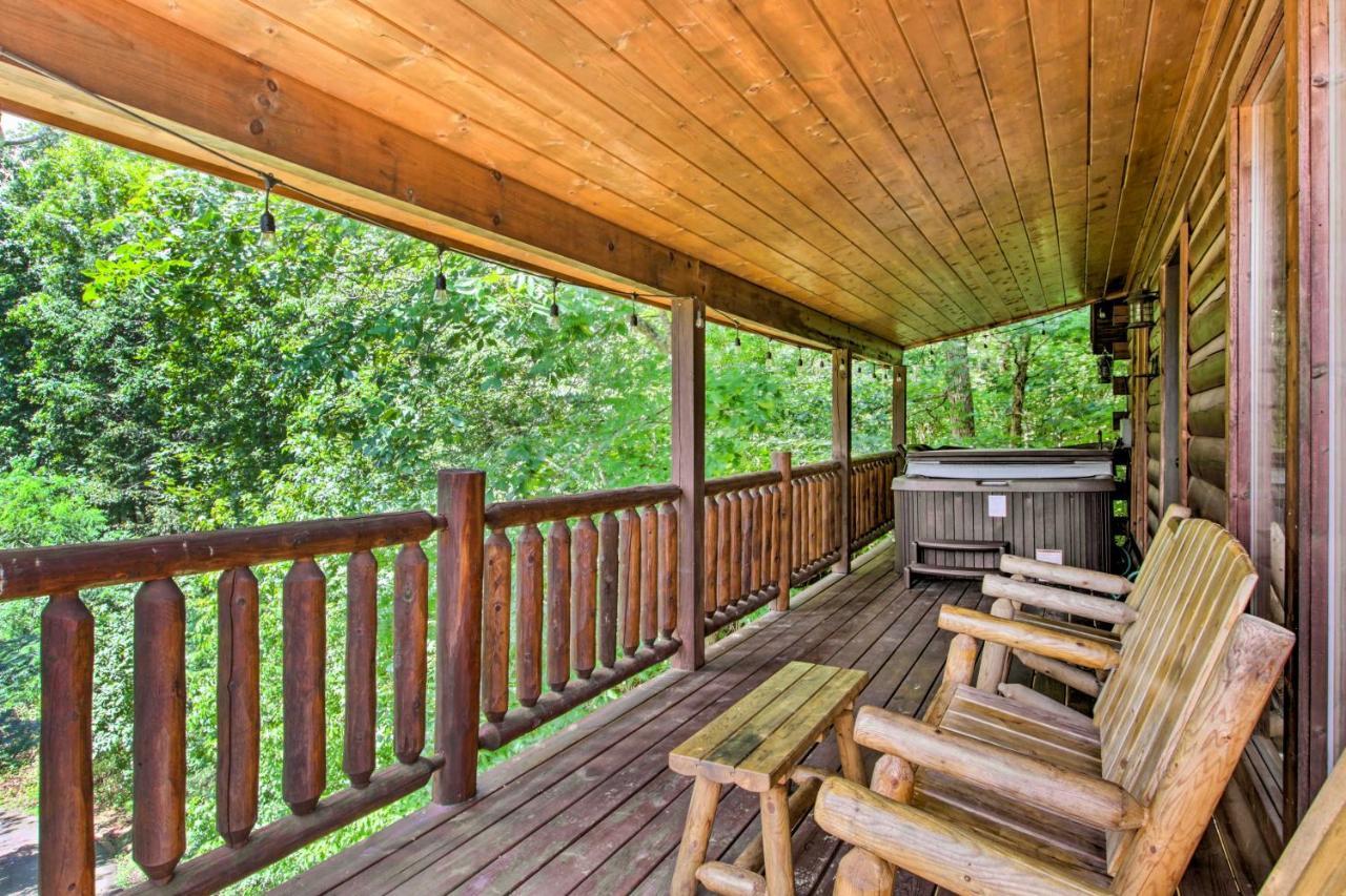 Cabin With Hot Tub And Deck About 12 Mi To Pigeon Forge! Sevierville Exteriör bild