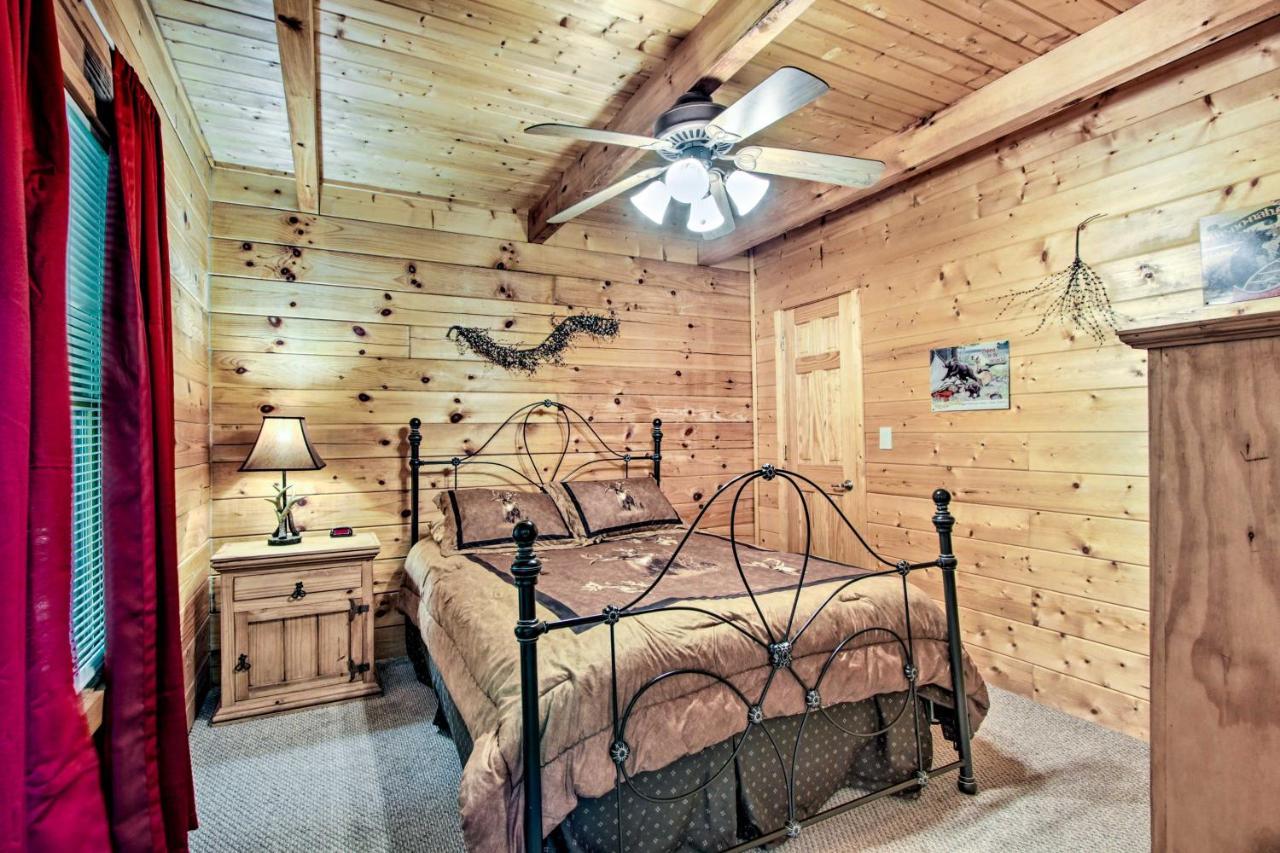 Cabin With Hot Tub And Deck About 12 Mi To Pigeon Forge! Sevierville Exteriör bild