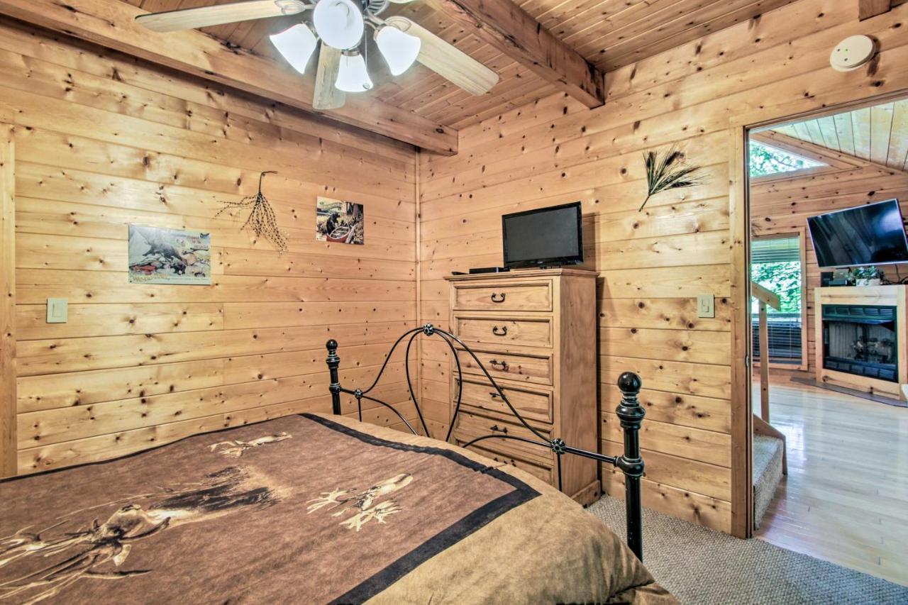 Cabin With Hot Tub And Deck About 12 Mi To Pigeon Forge! Sevierville Exteriör bild