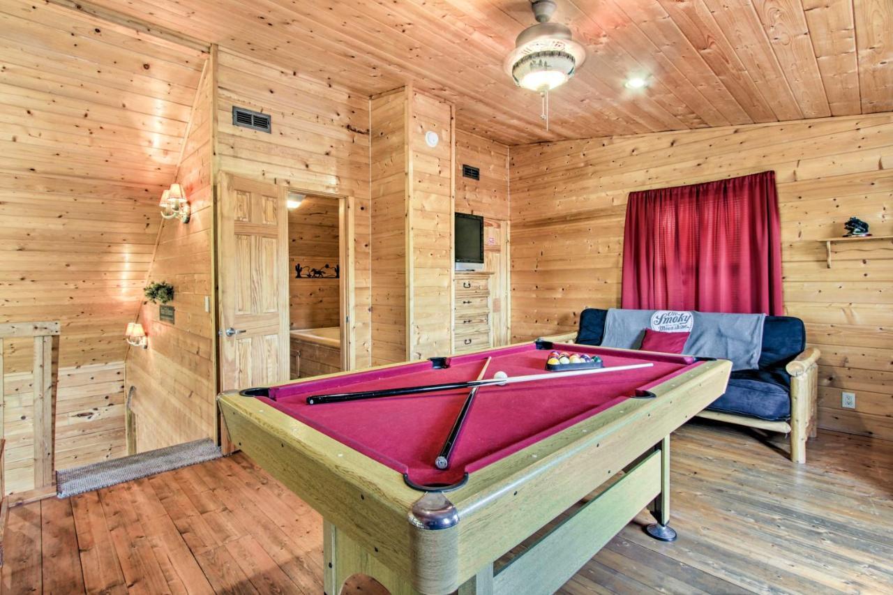 Cabin With Hot Tub And Deck About 12 Mi To Pigeon Forge! Sevierville Exteriör bild