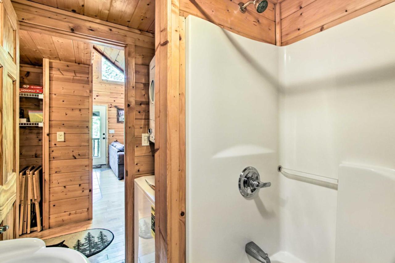 Cabin With Hot Tub And Deck About 12 Mi To Pigeon Forge! Sevierville Exteriör bild
