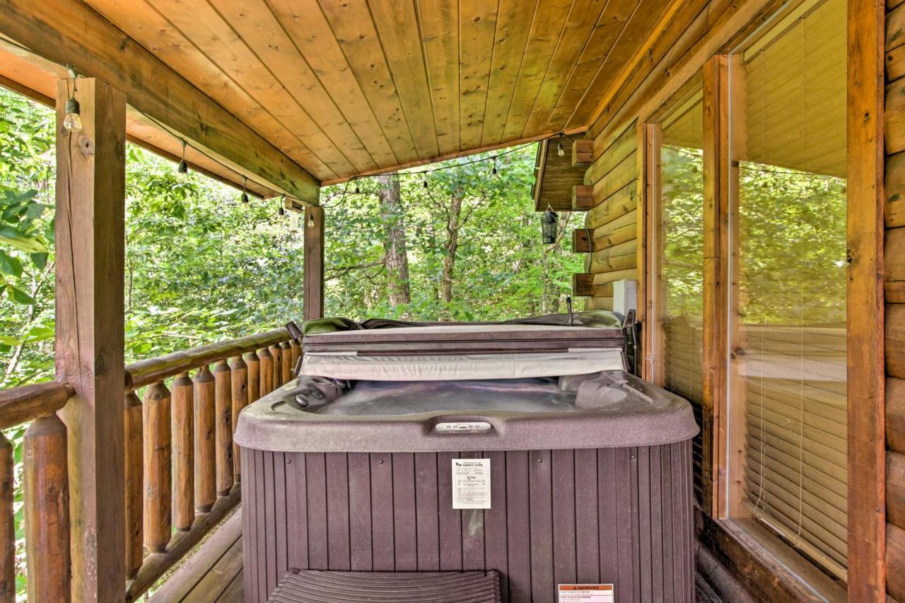 Cabin With Hot Tub And Deck About 12 Mi To Pigeon Forge! Sevierville Exteriör bild